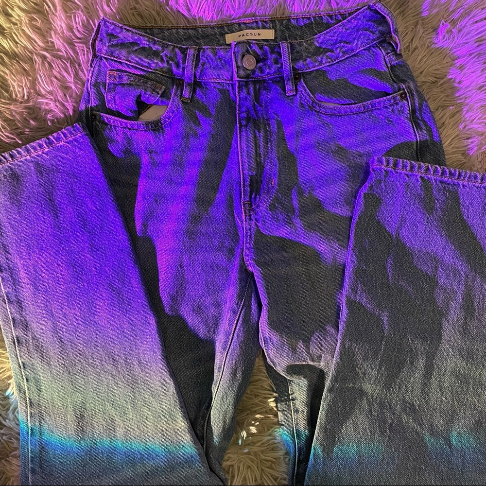 pacsun mom jean whiskering light wash size 26